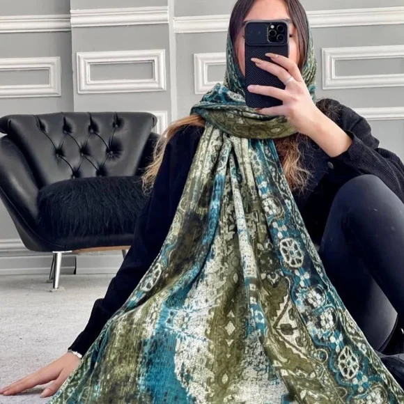 Scarf - Picture 5 of 7